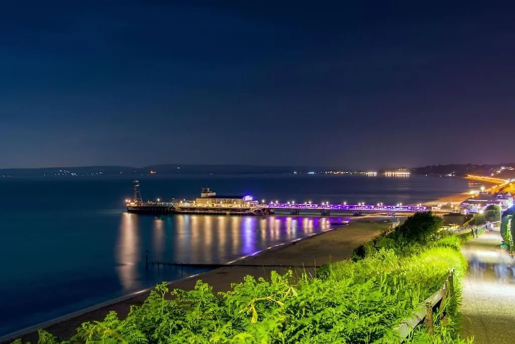 Bournecoast: Clifftop Apartment - Sea Views-Fm6182 Bournemouth