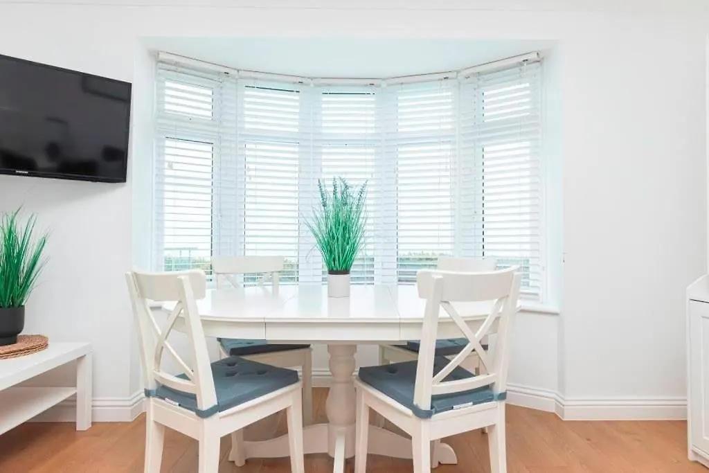 Bournecoast: Clifftop Apartment - Sea Views-Fm6182 Bournemouth