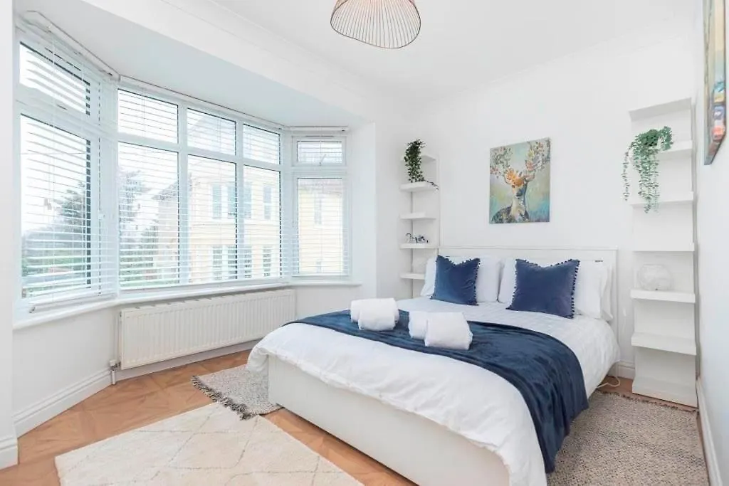 Bournecoast: Clifftop Apartment - Sea Views-Fm6182 Bournemouth